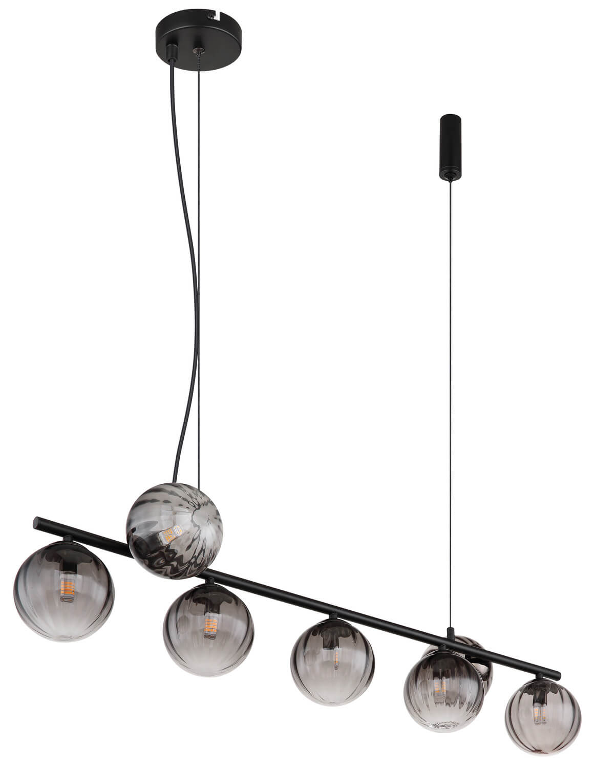 Luminaire suspendu sur fond blanc, câbles et rosace de fixation visibles