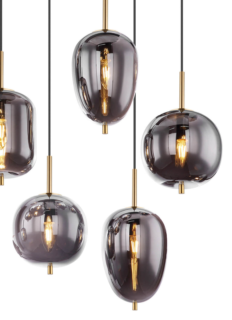 Gros plan sur les globes de tailles et de formes différentes