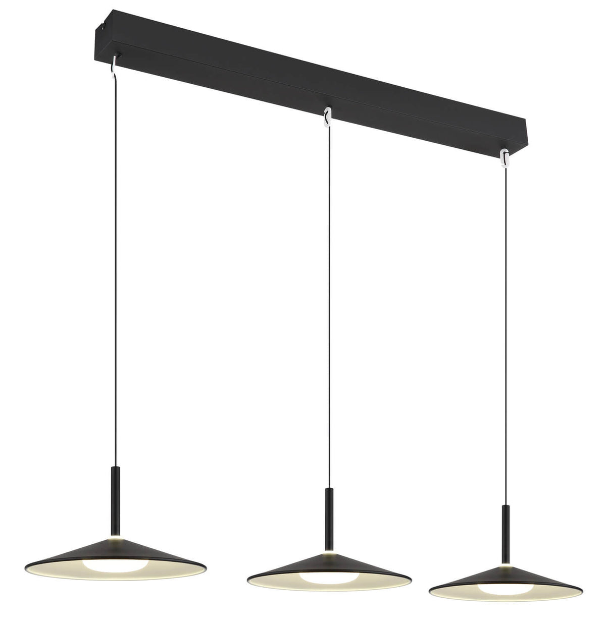 Vue de face d'une suspension noire à trois abat-jours coniques et barre rectangulaire