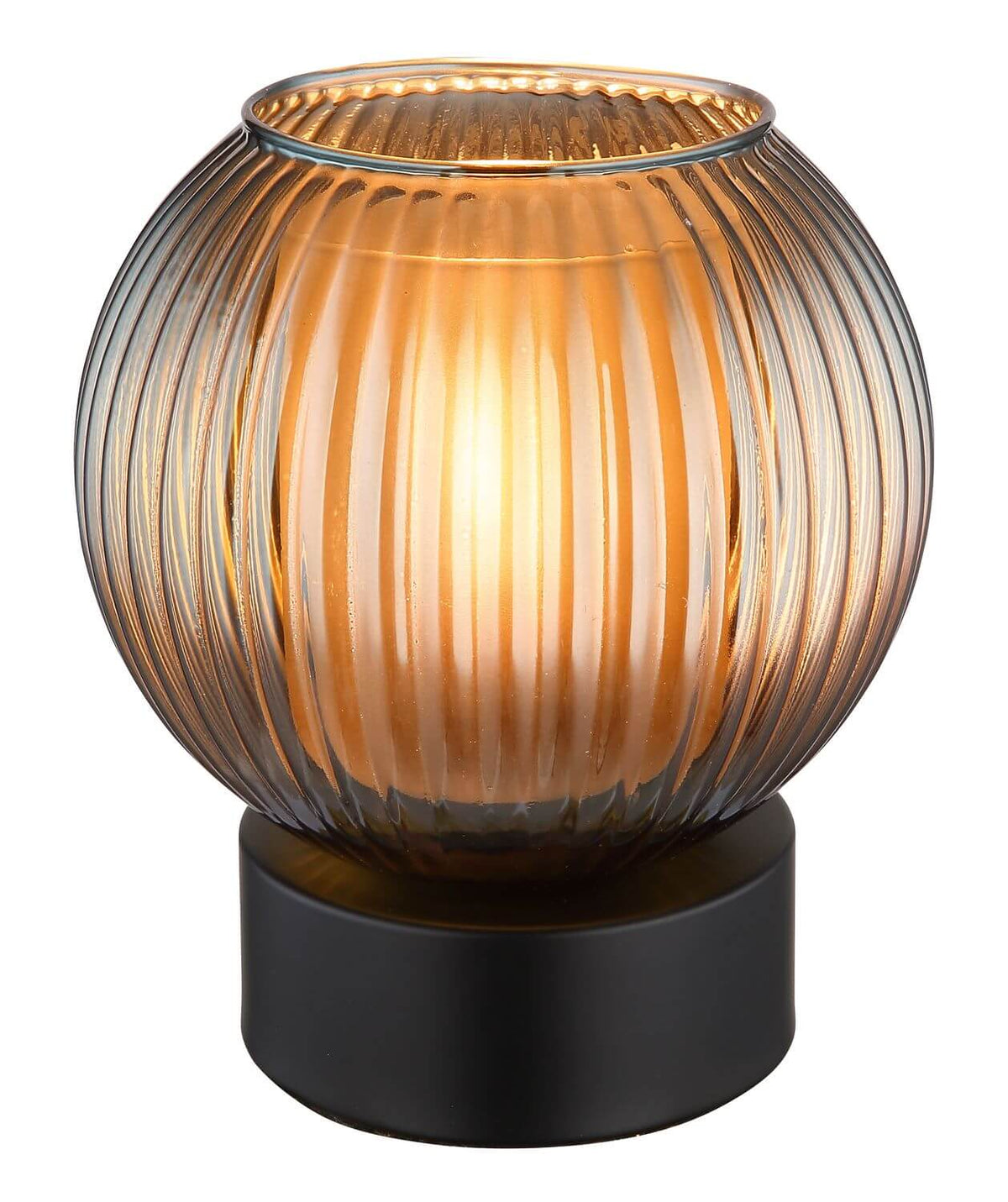 Lampe à poser allumée, boule en verre côtelé ambré sur base cylindrique noire mate