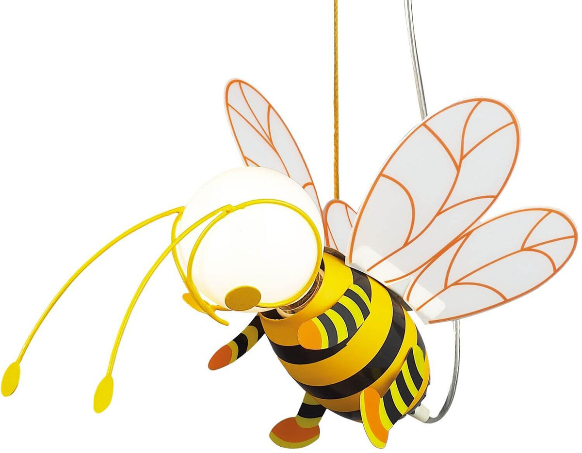 Gros plan sur la tête lumineuse, les rayures et les ailes de l'abeille.