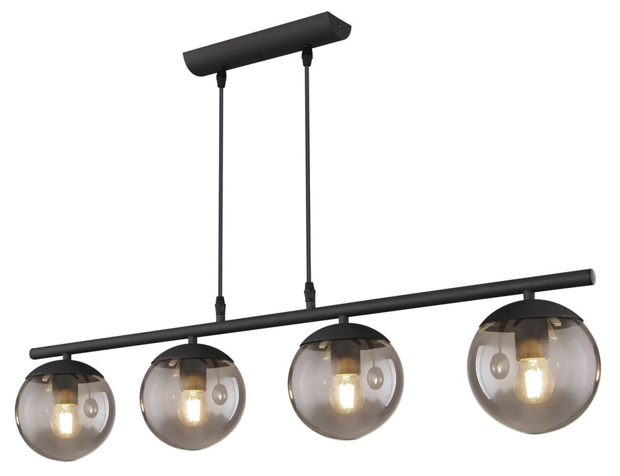 Suspension linéaire noire avec quatre globes en verre fumé, vue de face sur fond blanc.