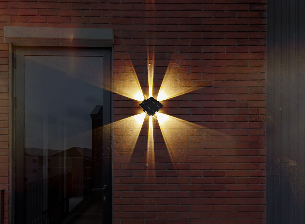 Mise en ambiance nocturne sur mur de briques, halo lumineux en étoile