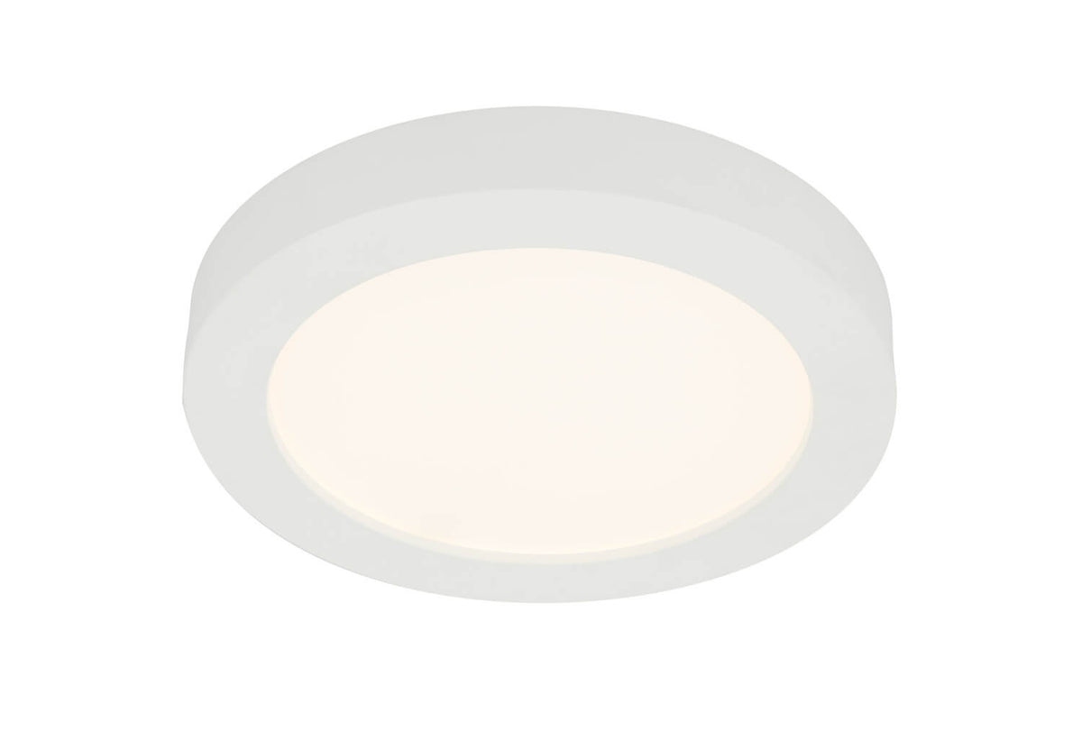 Vue de trois quarts du plafonnier blanc, cerclage et diffuseur opale lumineux