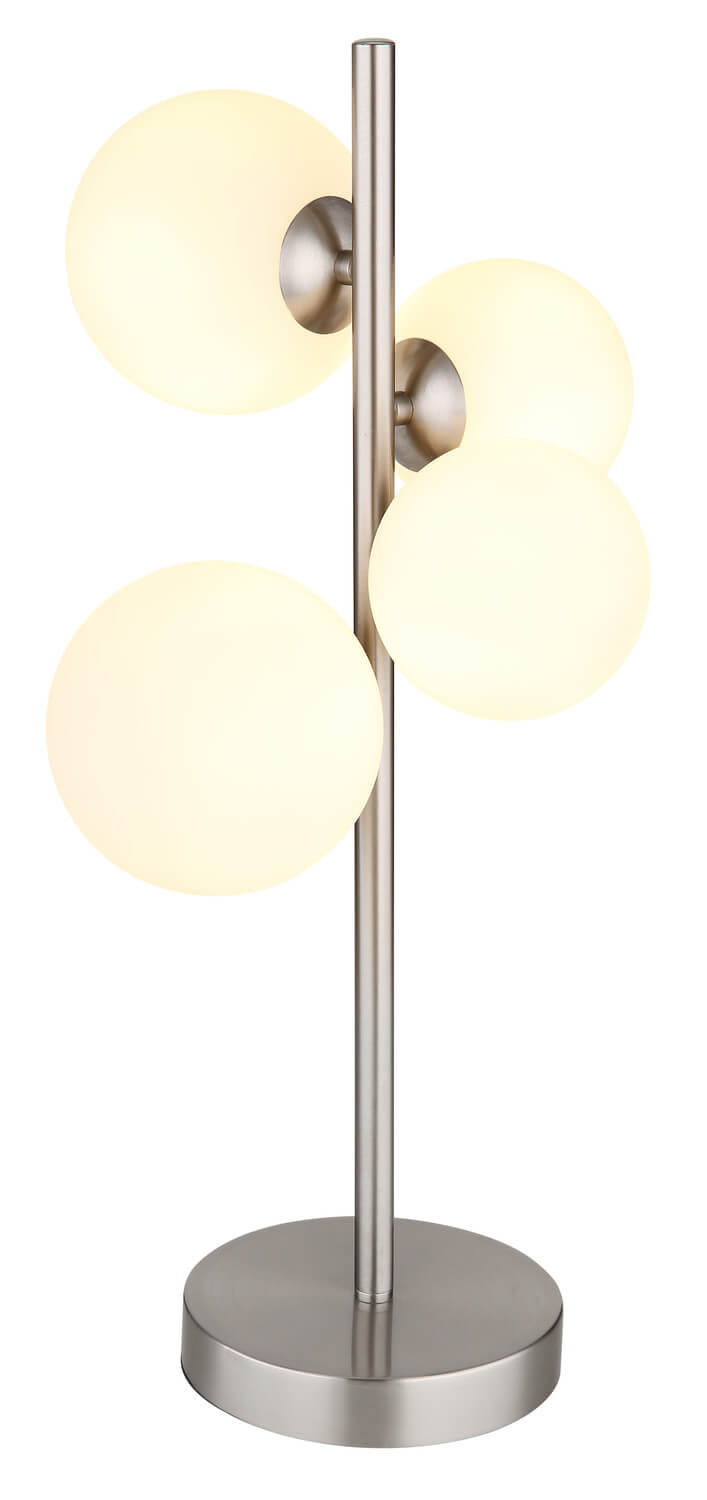 Vue rapprochée du luminaire allumé, détail des globes et bras nickel