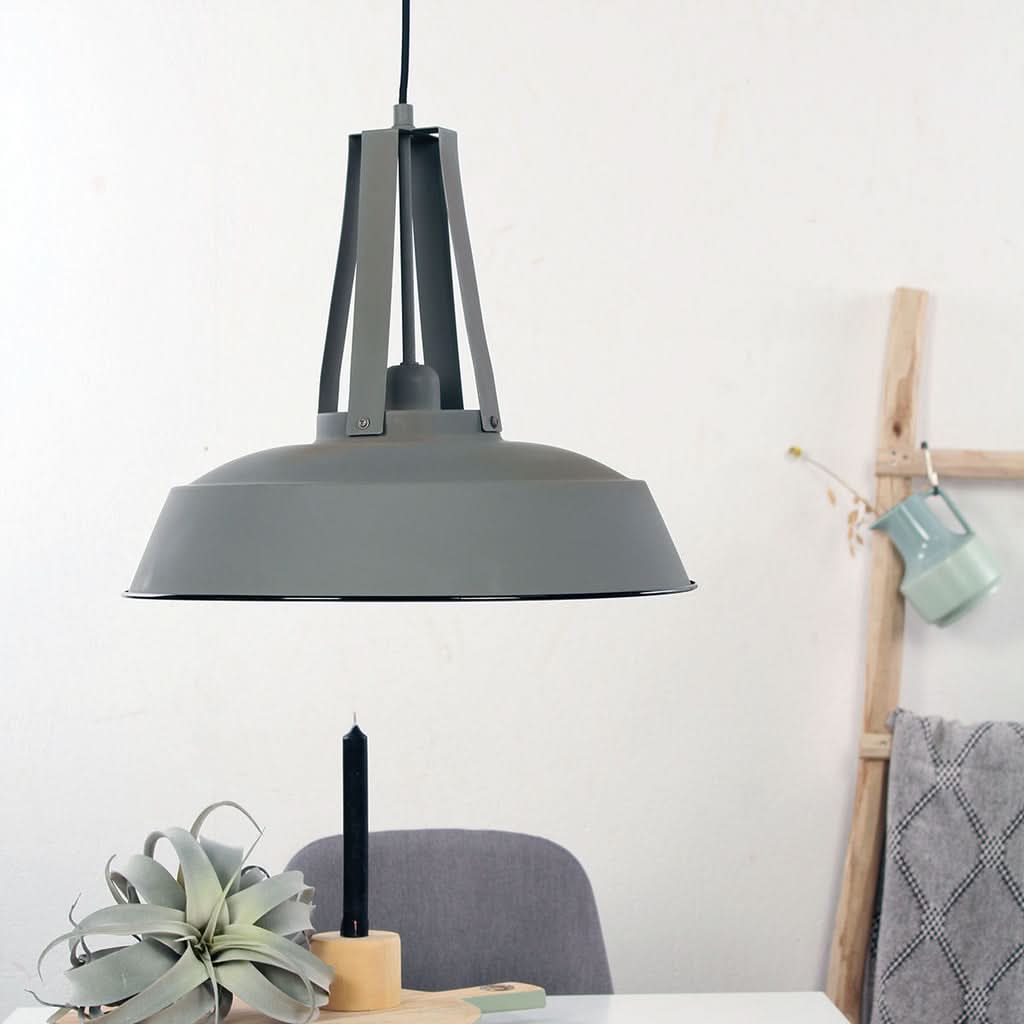 Lustre gris en métal, suspension campagnard Ø 42 cm intérieur blanc, hauteur réglable | Eden - Designix