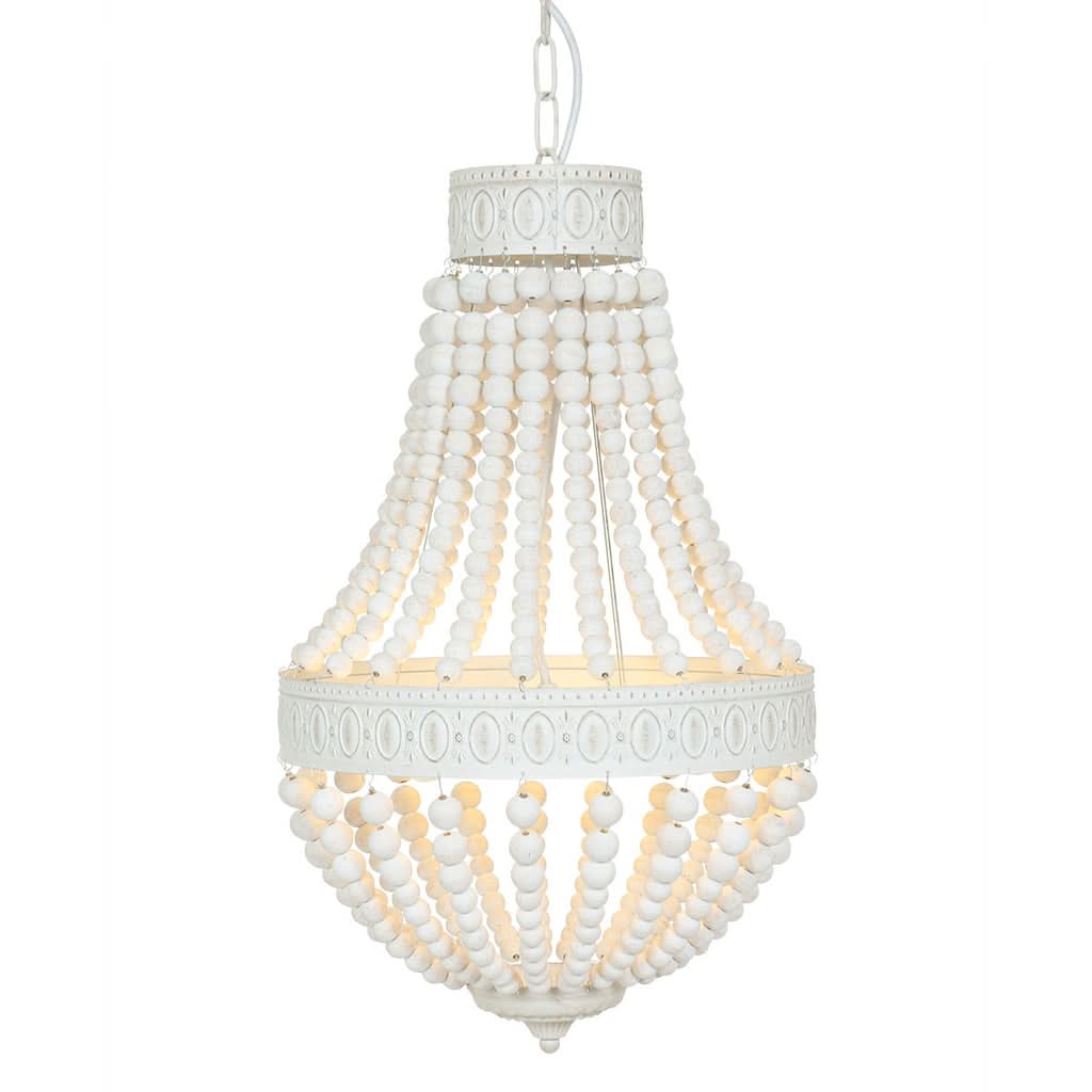 Suspension blanche en perles de bois vue de face sur fond blanc