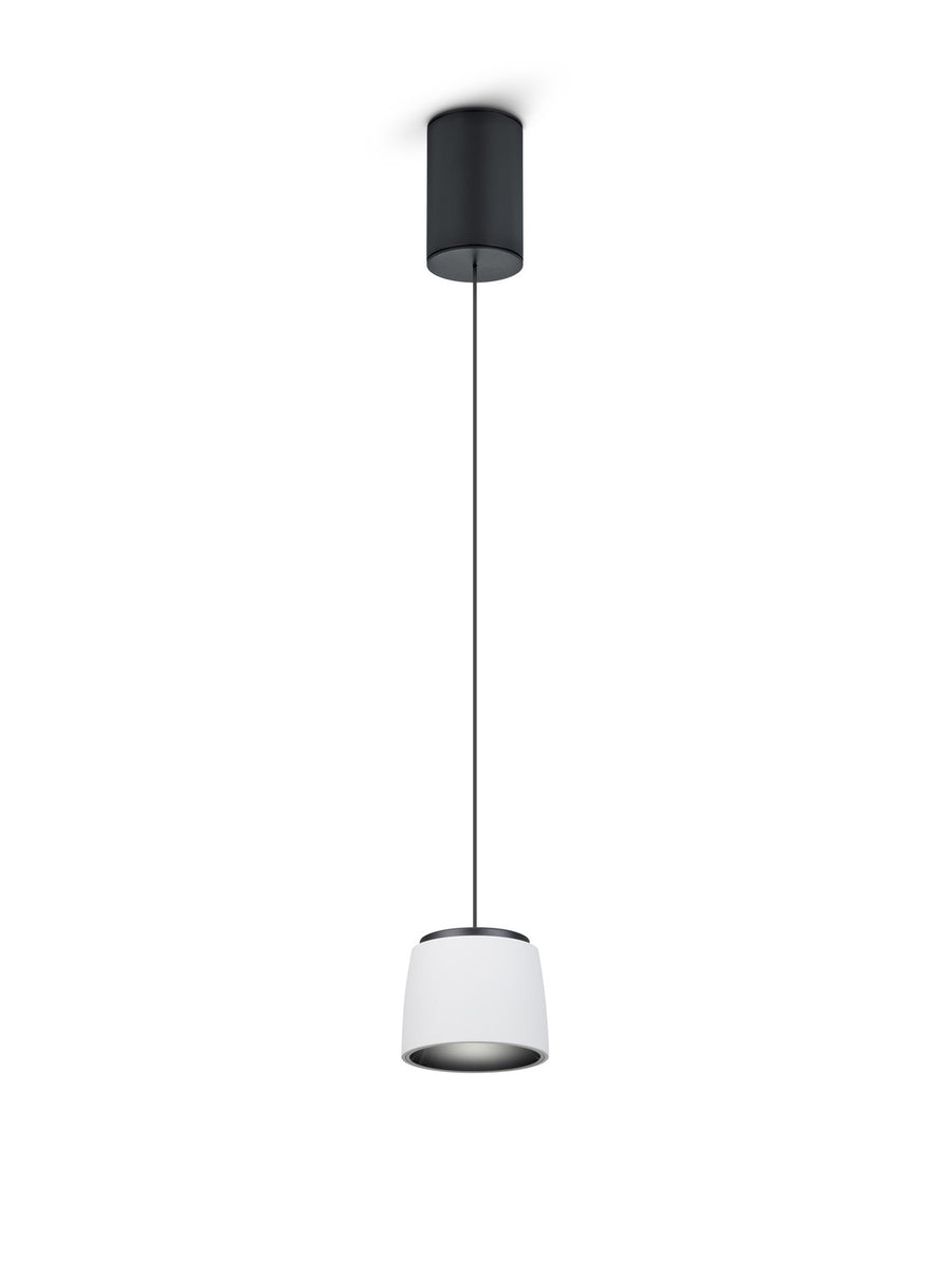 Produit de face sur fond blanc, abat-jour blanc et câble noir.