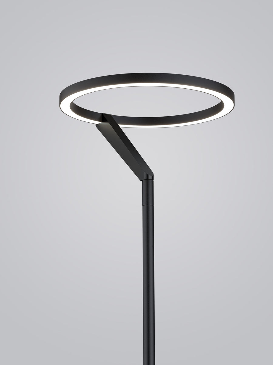 Gros plan du cercle lumineux LED et de l'articulation noire