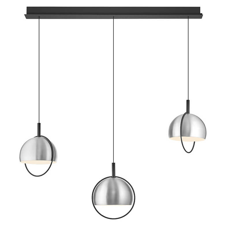 Suspension à trois abat-jours demi-sphériques en aluminium brossé, vue de face sur fond blanc