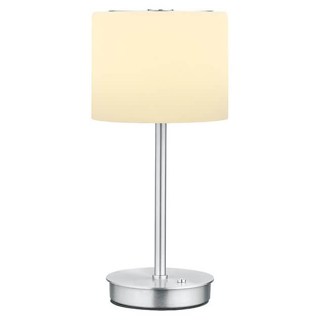Vue de face de la lampe à poser, abat-jour cylindrique crème et structure en aluminium.