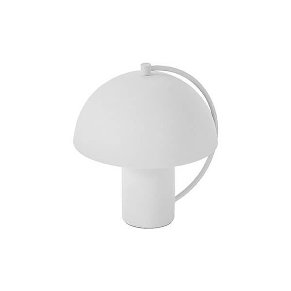Vue trois quarts de la lampe blanche, calotte arrondie et pied cylindrique reliés par un arceau.