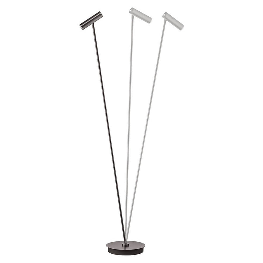 Trois exemplaires du lampadaire en finitions bronze et argent, tiges inclinées et têtes cylindriques.