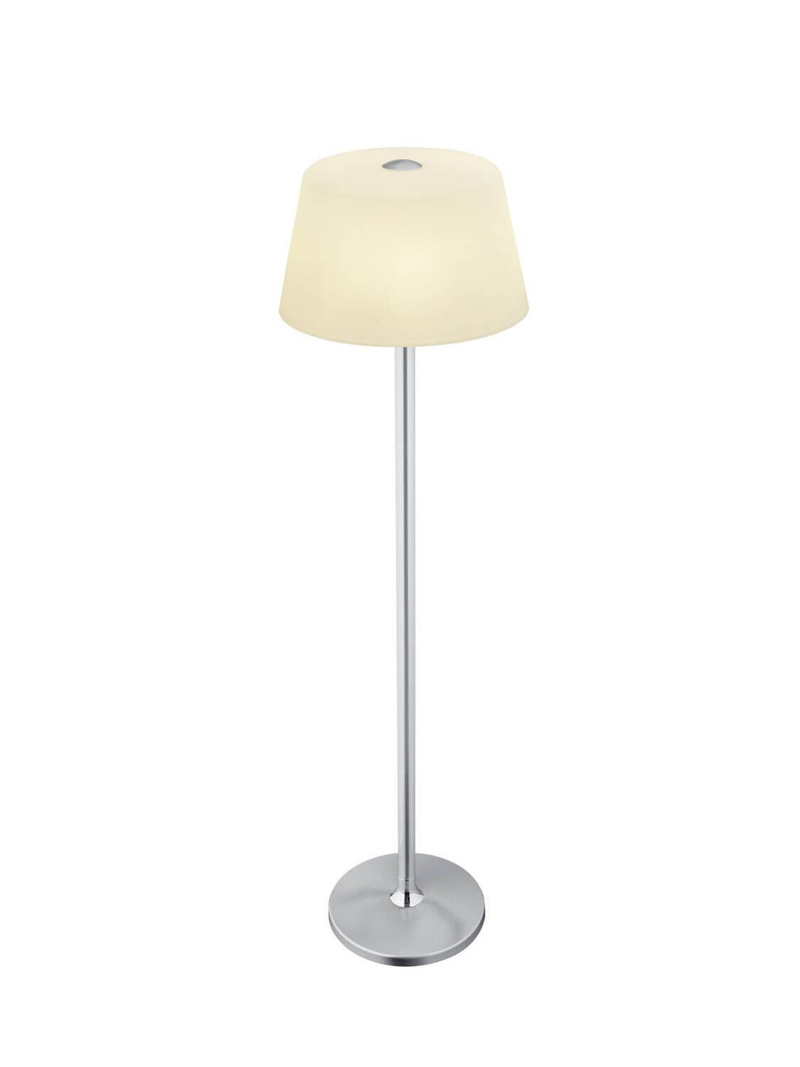 Vue en plongée du lampadaire, dessus d'abat-jour ivoire et reflet sur la base.