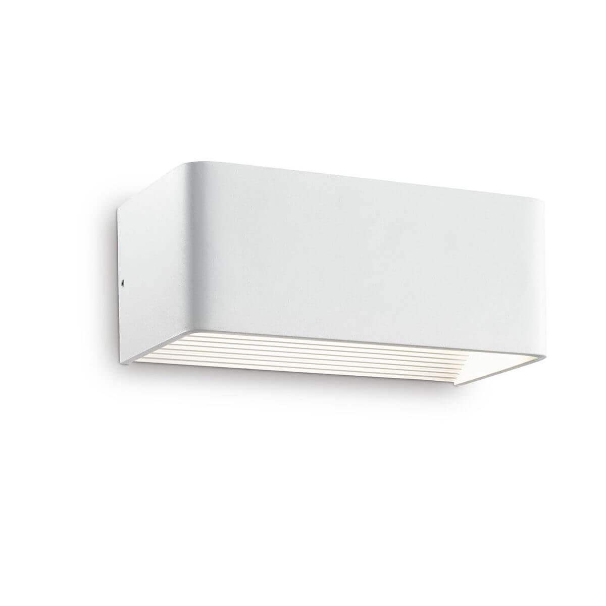 Applique murale blanche rectangulaire photographiée de face sur fond blanc uni