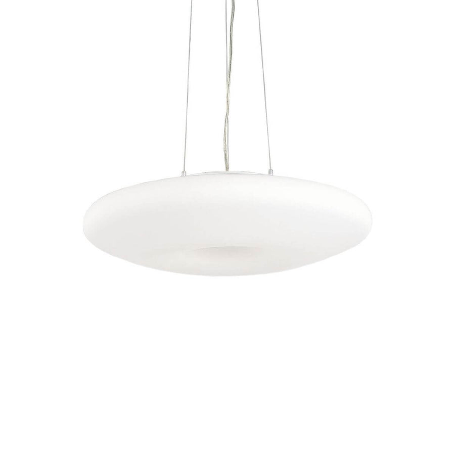 Suspension blanche de forme ovale en verre, vue de face sur fond blanc