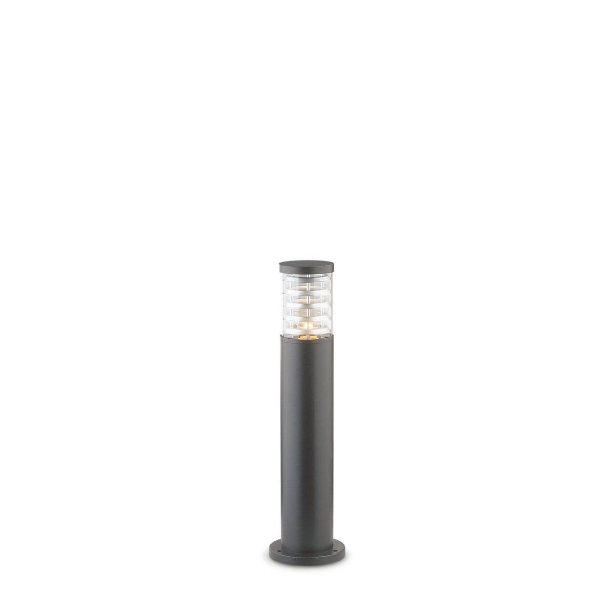 Lampadaire extérieur cylindrique anthracite sur fond blanc, vu de face, avec diffuseur translucide.