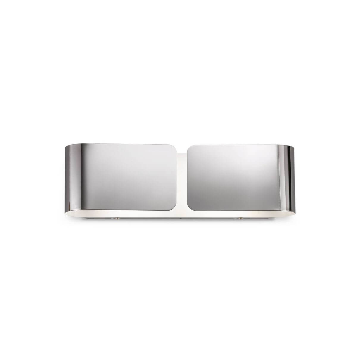 Vue de face du luminaire mural chromé à deux diffuseurs rectangulaires alignés sur une base fine.