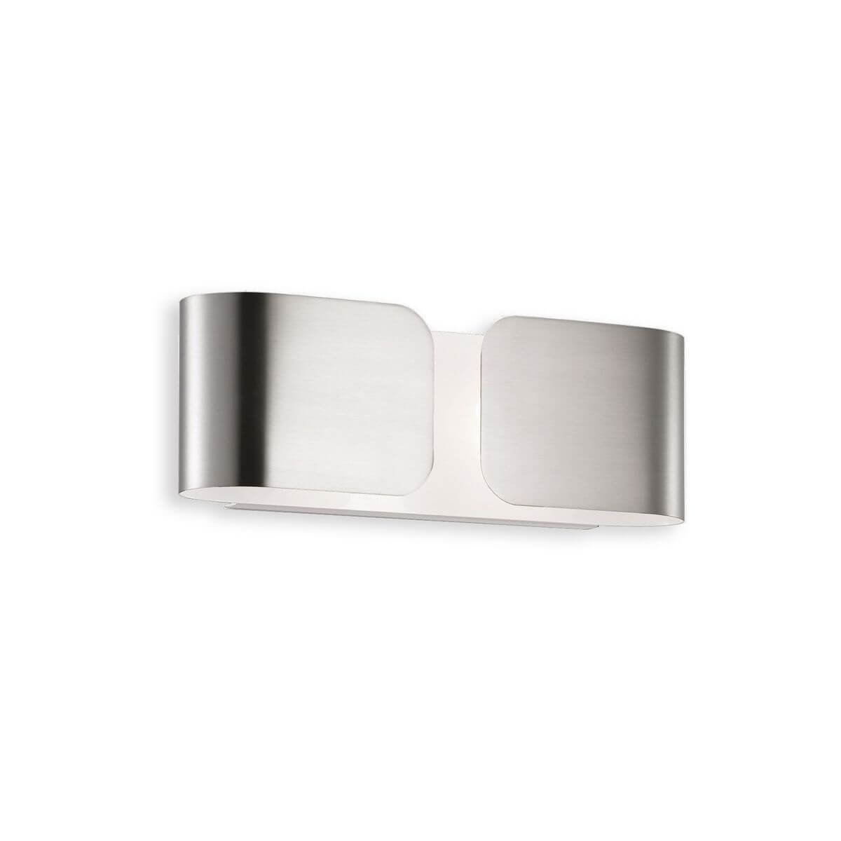 Vue de face du luminaire mural chromé composé de deux diffuseurs rectangulaires arrondis.