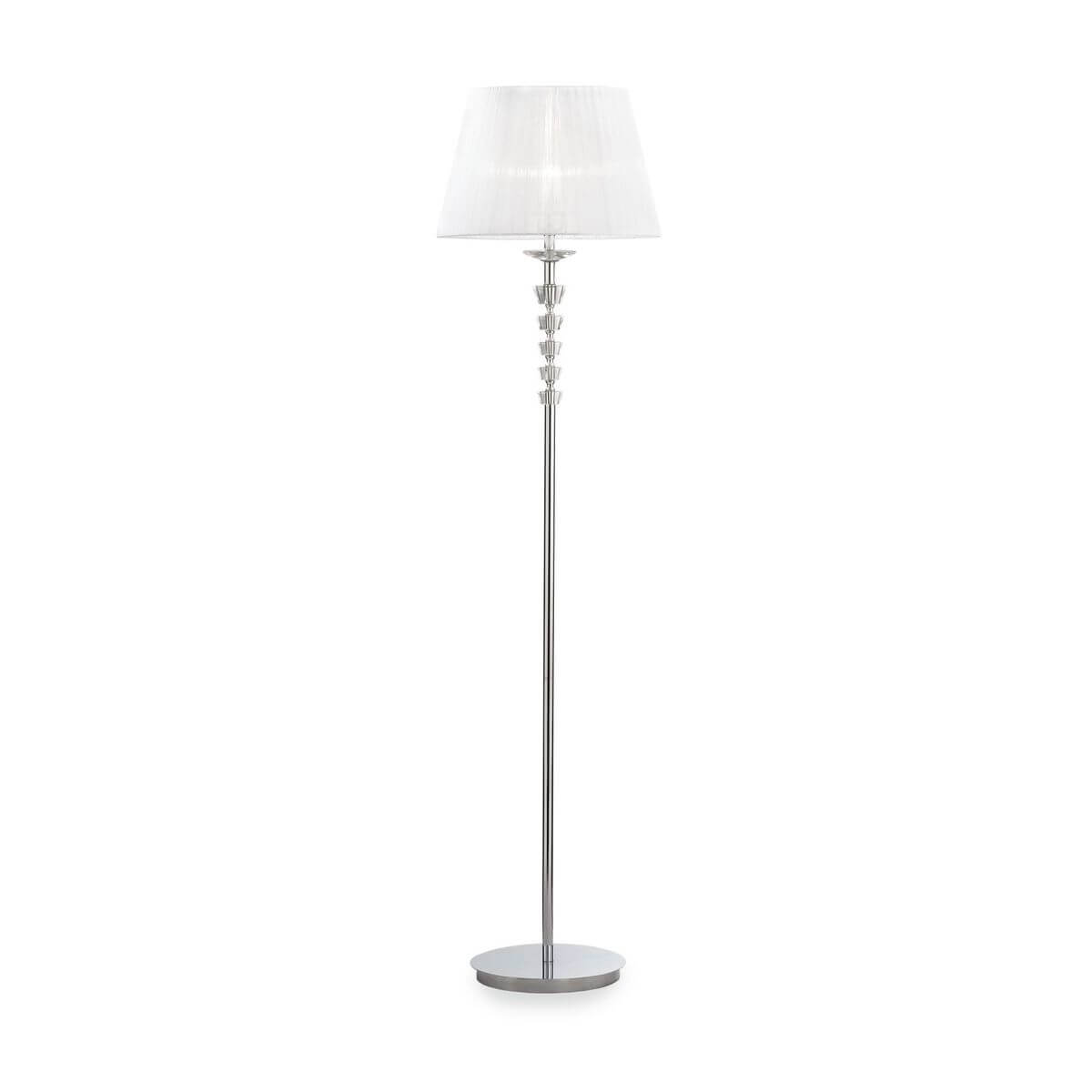 Lampadaire blanc de face avec abat-jour conique et pied chromé décoré