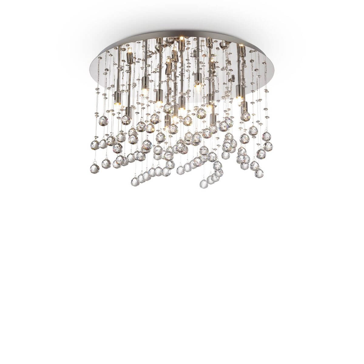 Vue de face du plafonnier rond chromé avec ses boules de cristal suspendues