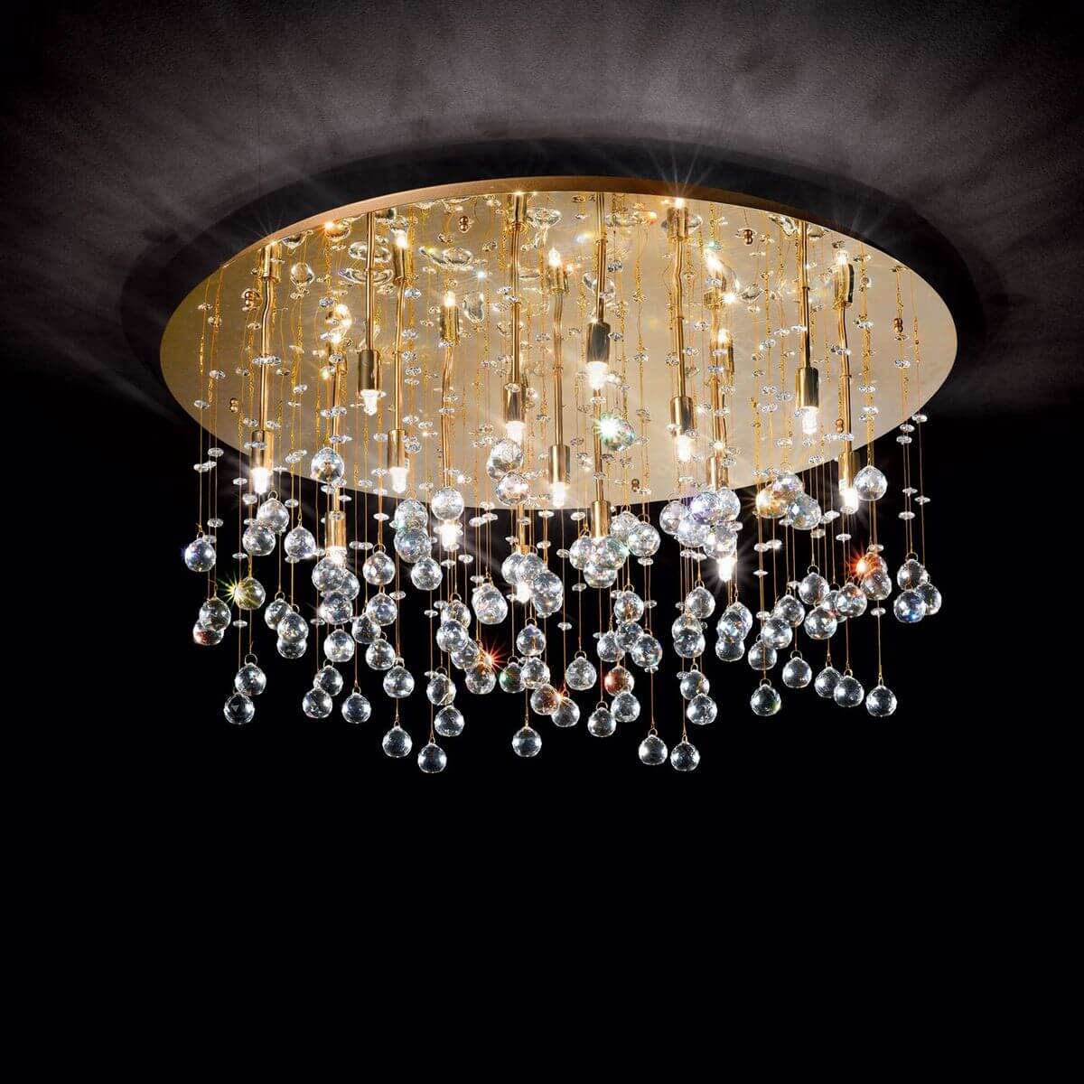 Plafonnier doré à quinze lumières avec grappes de cristal suspendues