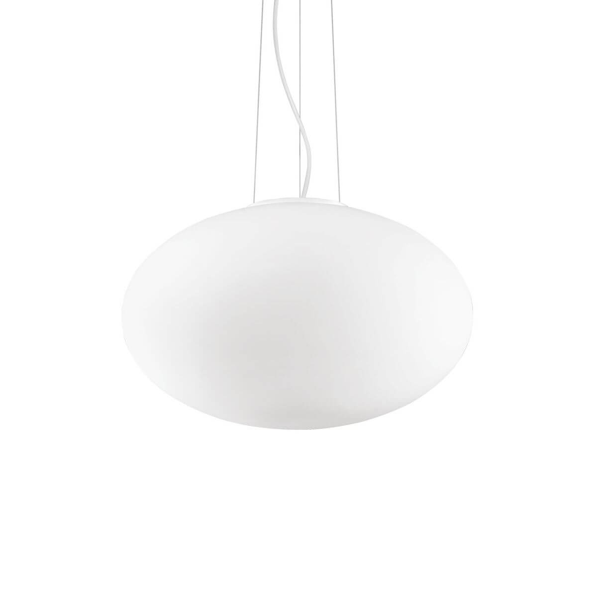 Suspension blanche ovale et aplatie, vue de face sur fond neutre