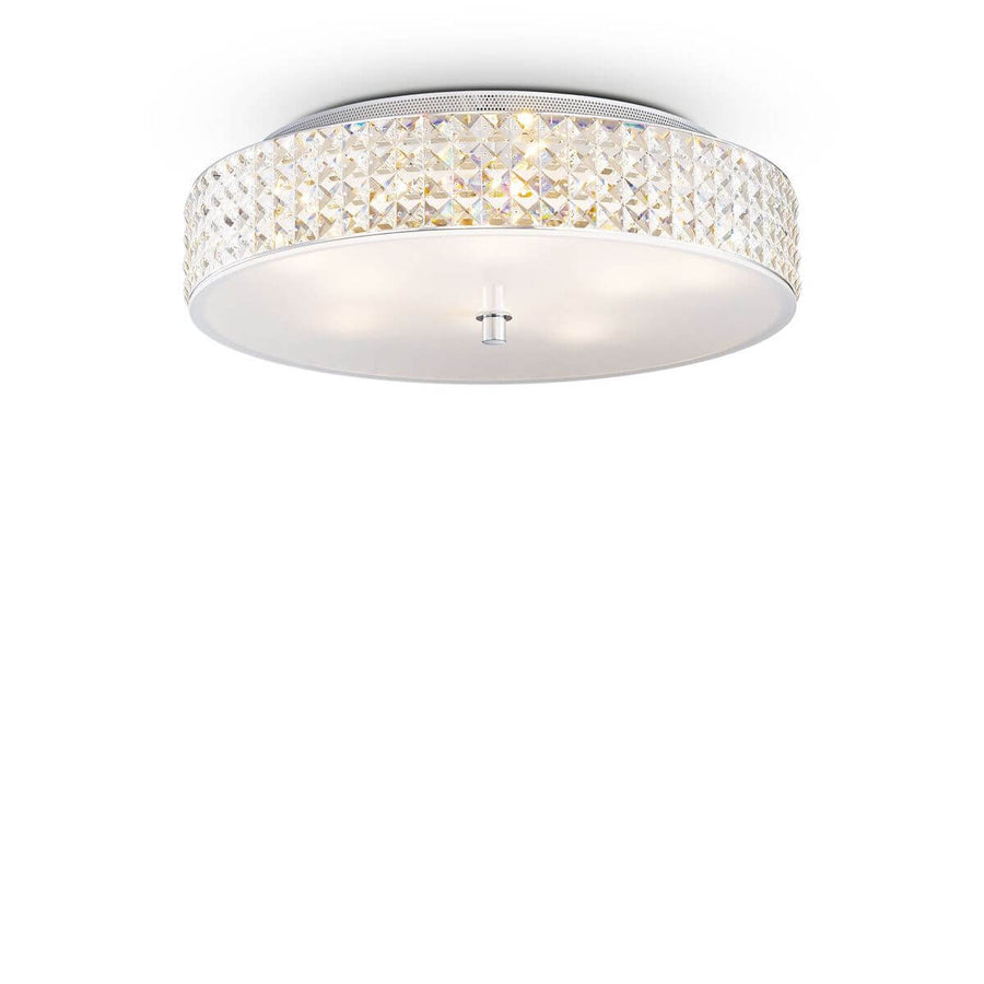 Plafonnier rond chromé vu de face avec cercle de cristaux taillés, fond blanc
