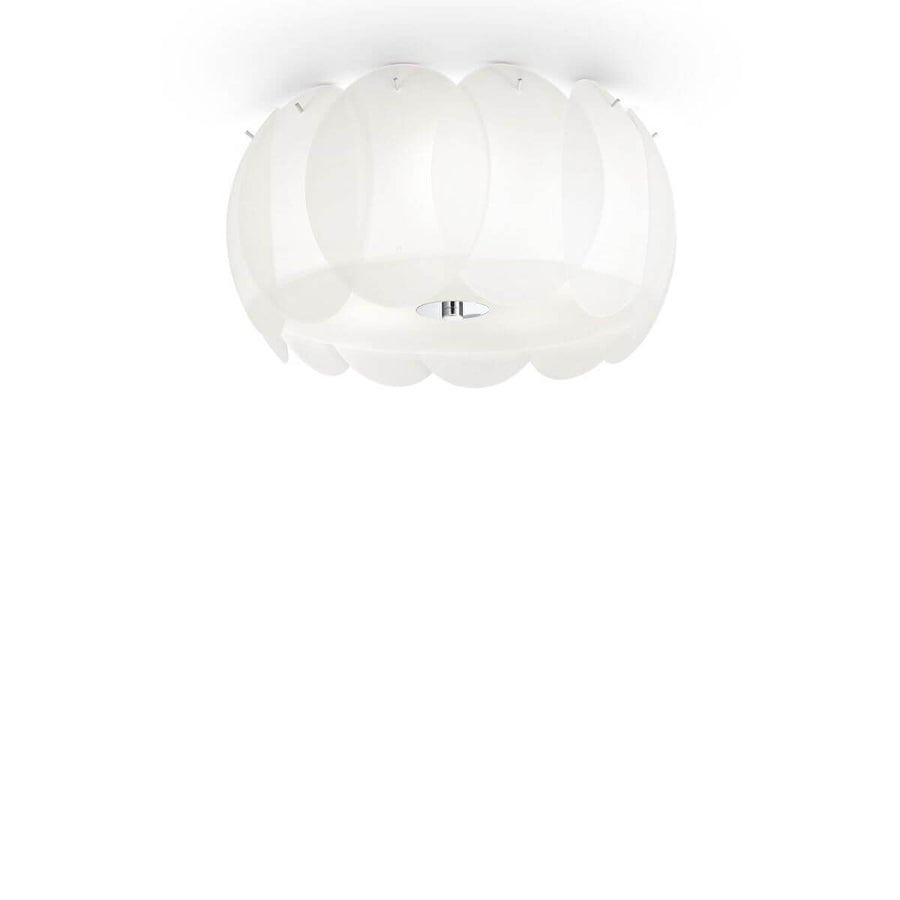 Plafonnier ovale blanc en verre, cinq diffuseurs, vue de face sur fond blanc.