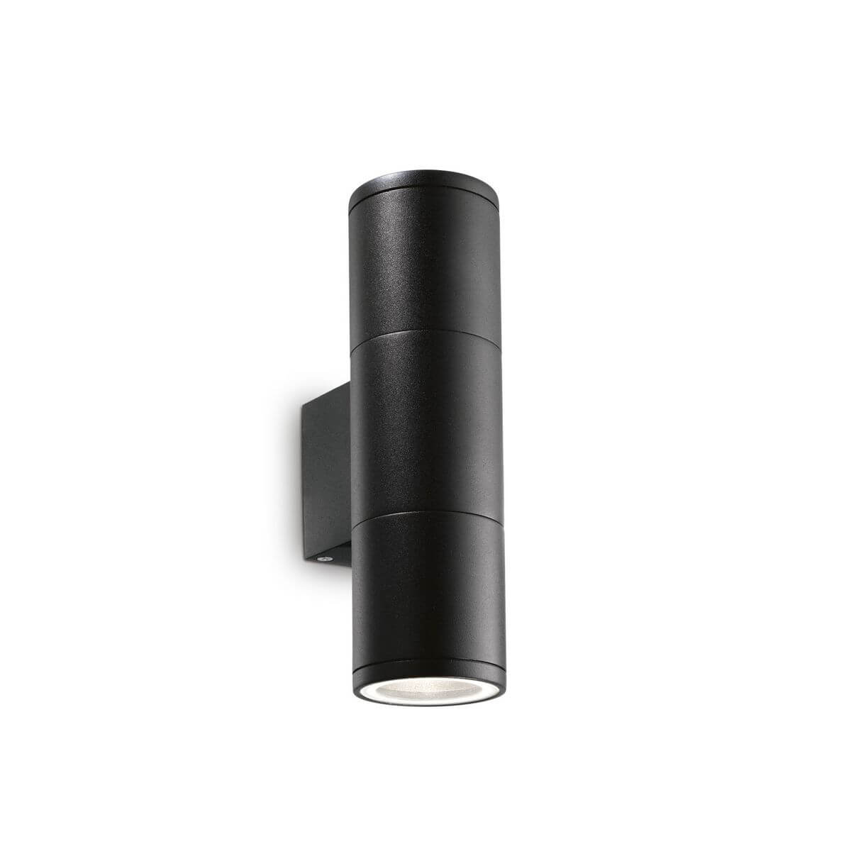 Applique murale extérieure noire cylindrique à deux éclairages, vue de face sur fond blanc