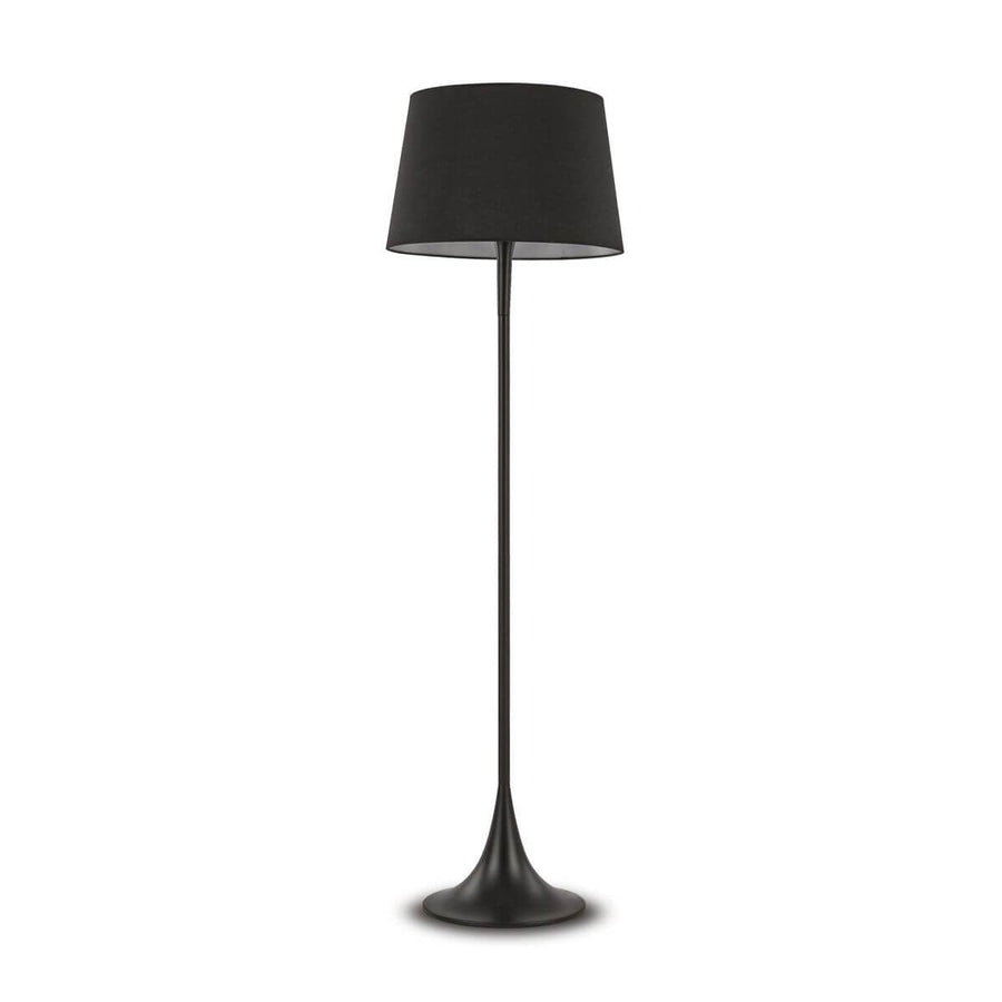 Lampadaire noir de face sur fond blanc, abat-jour en tissu et pied fin.