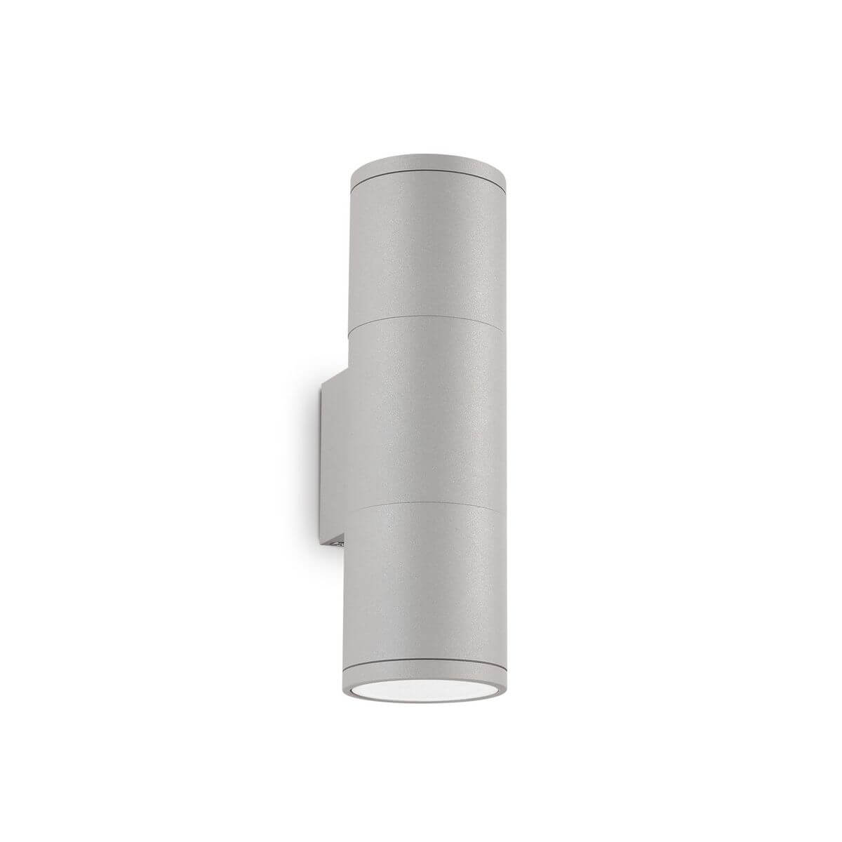 Applique murale cylindrique grise avec fixation et diffuseur inférieur sur fond blanc