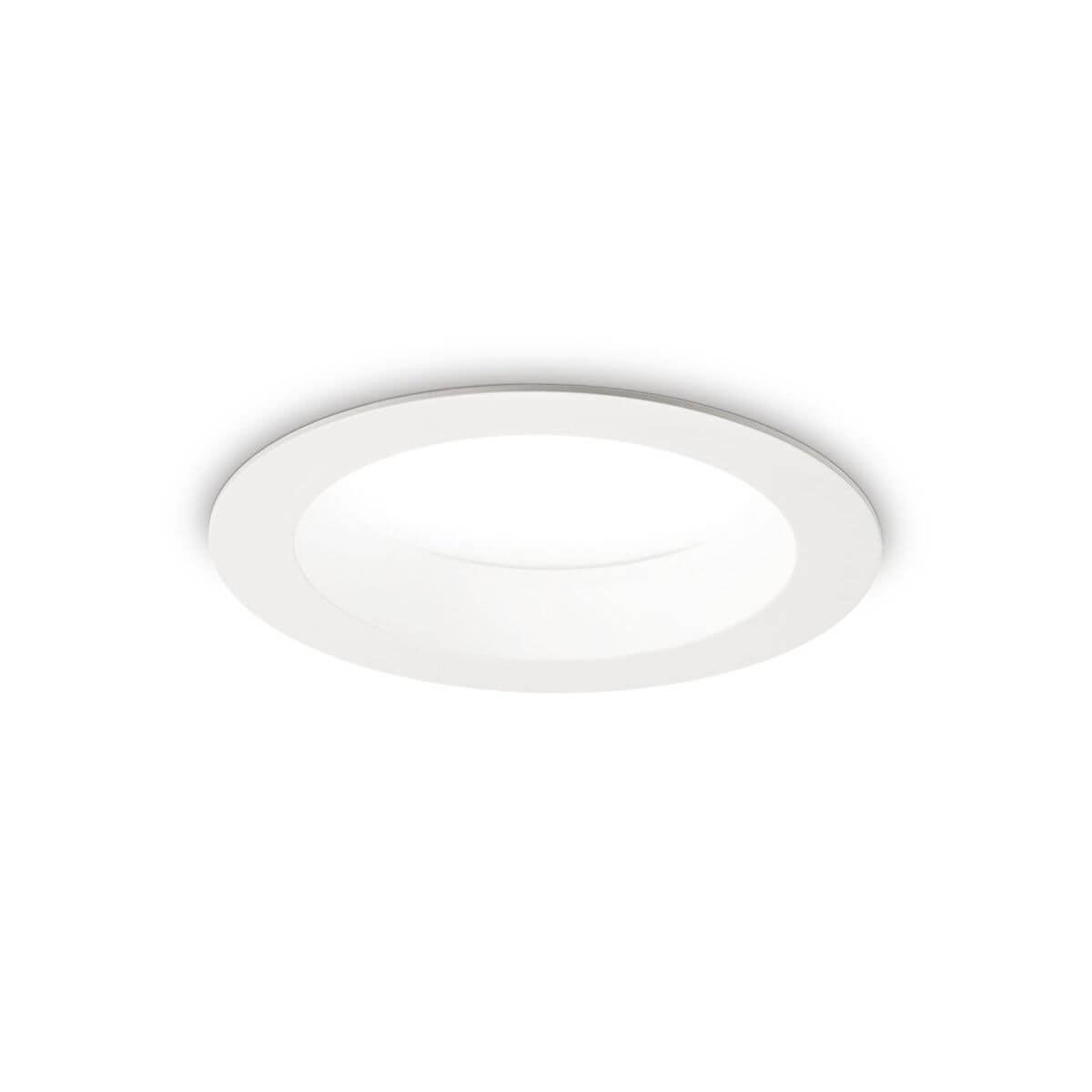 Spot encastrable rond blanc présenté de face sur fond blanc, finition lisse uniforme.