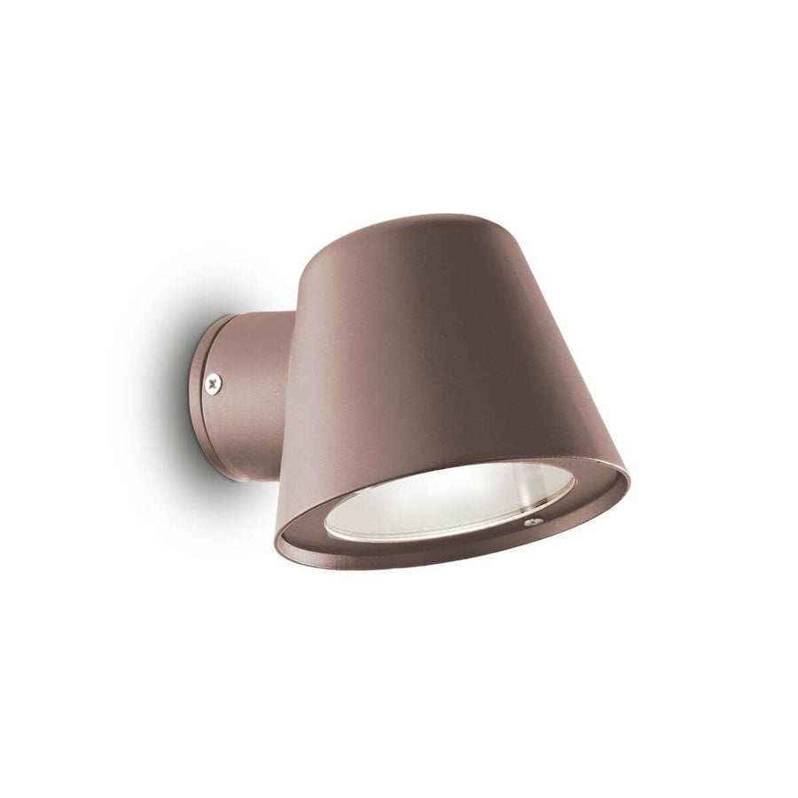 Applique murale marron vue de trois quarts, spot conique orientable en métal mat