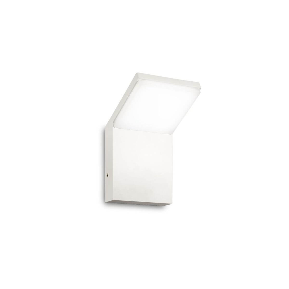 Vue de trois quarts de l'applique murale blanche avec diffuseur incliné