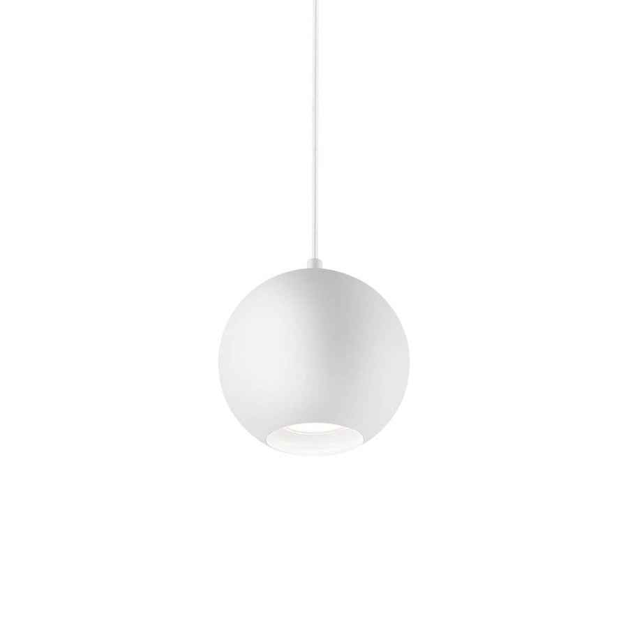 Suspension blanche sphérique présentée de face sur fond neutre, câble fin visible