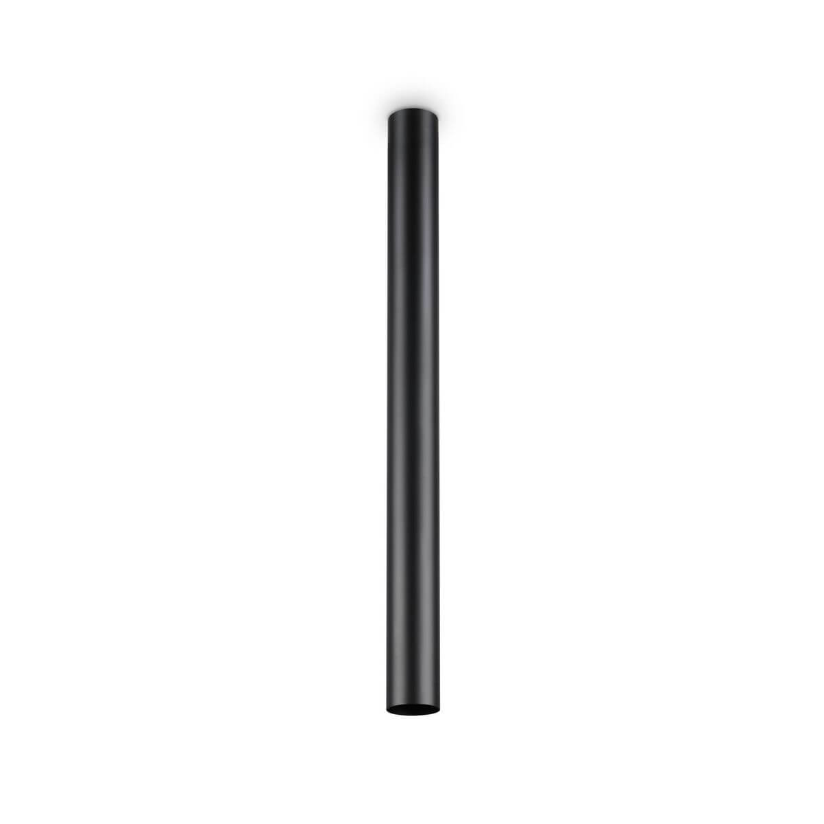 Vue de face du long tube cylindrique noir mat sur fond blanc