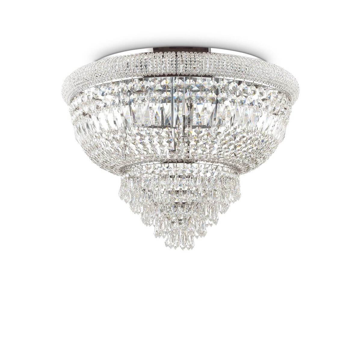 Luminaire de plafond en cristal monté sur armature chromée, présenté de face sur fond blanc
