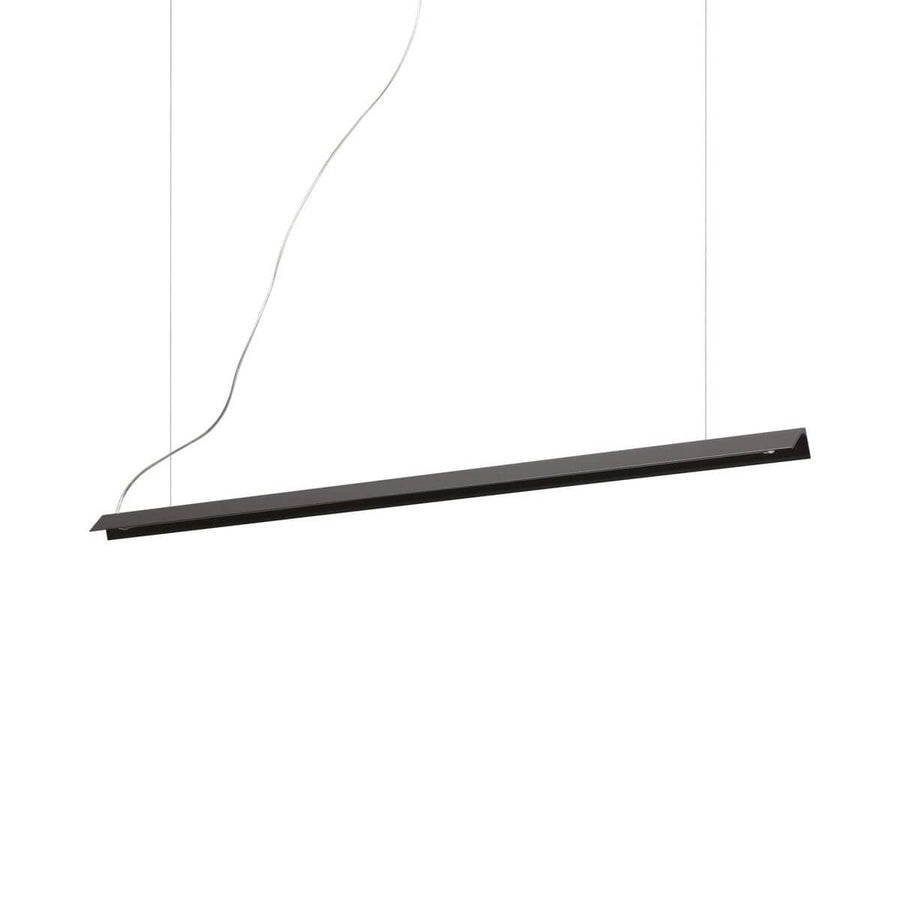 Suspension linéaire noire présentée de face sur fond blanc, fine et allongée.