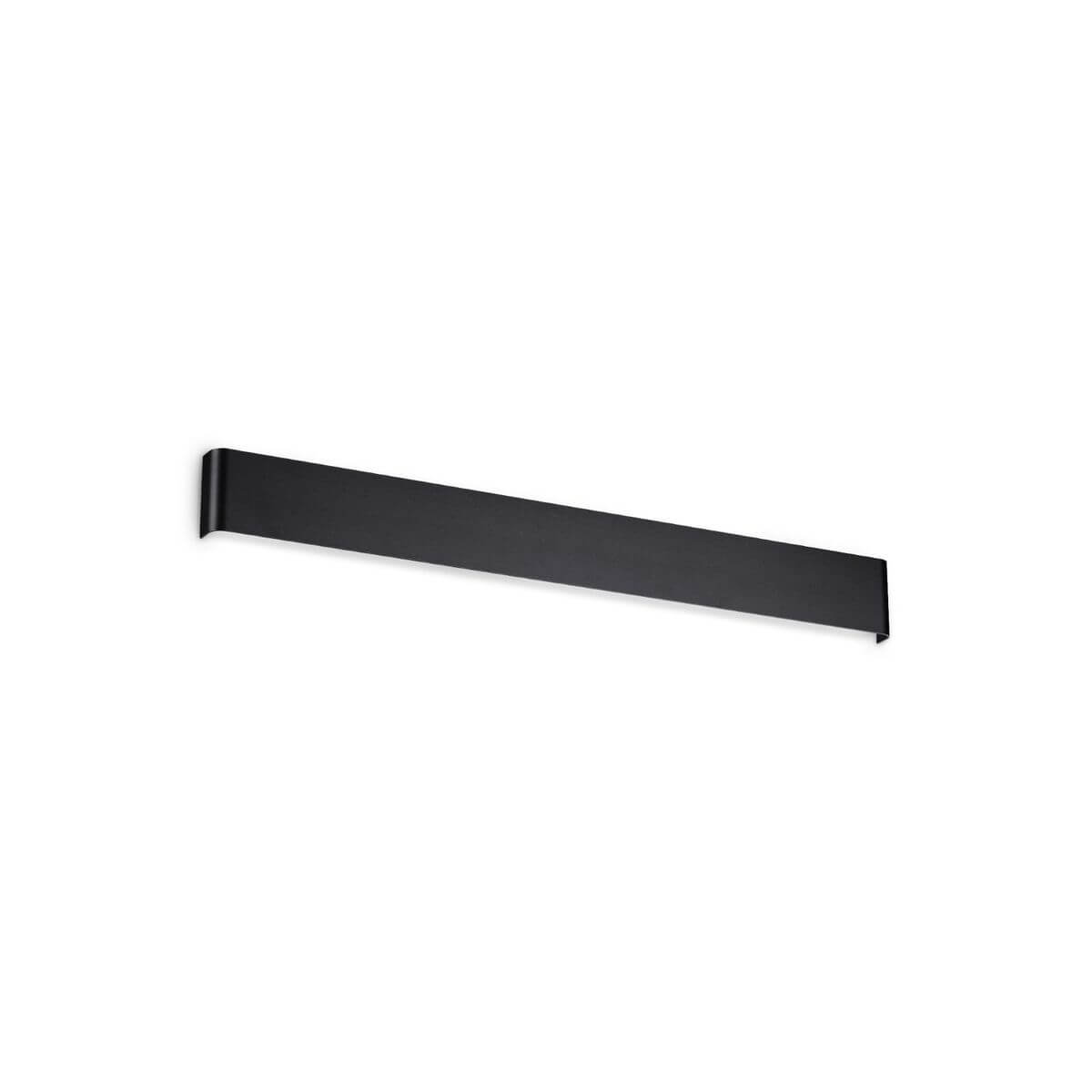 Applique murale noire en forme de longue barre rectangulaire fine, vue de face sur fond blanc