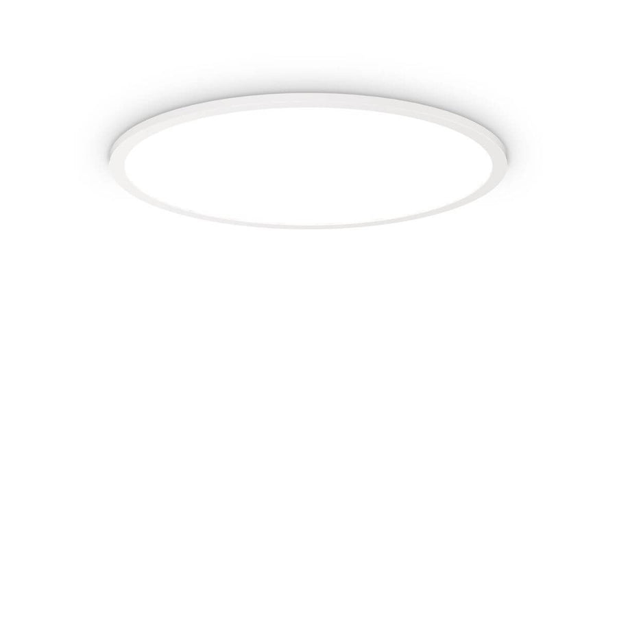 Plafonnier rond blanc vu de face, produit isolé sur fond neutre clair