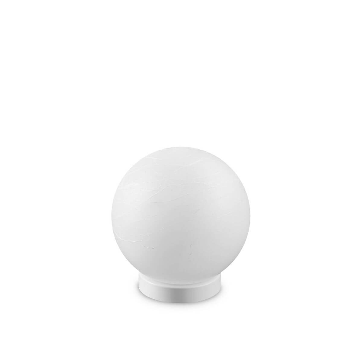 Lampe à poser blanche en forme de sphère sur socle cylindrique, fond neutre