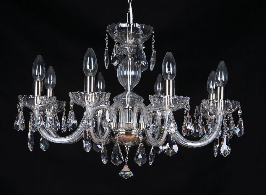 Lustre de face, huit bras courbés en verre et pampilles de cristal sur fond noir
