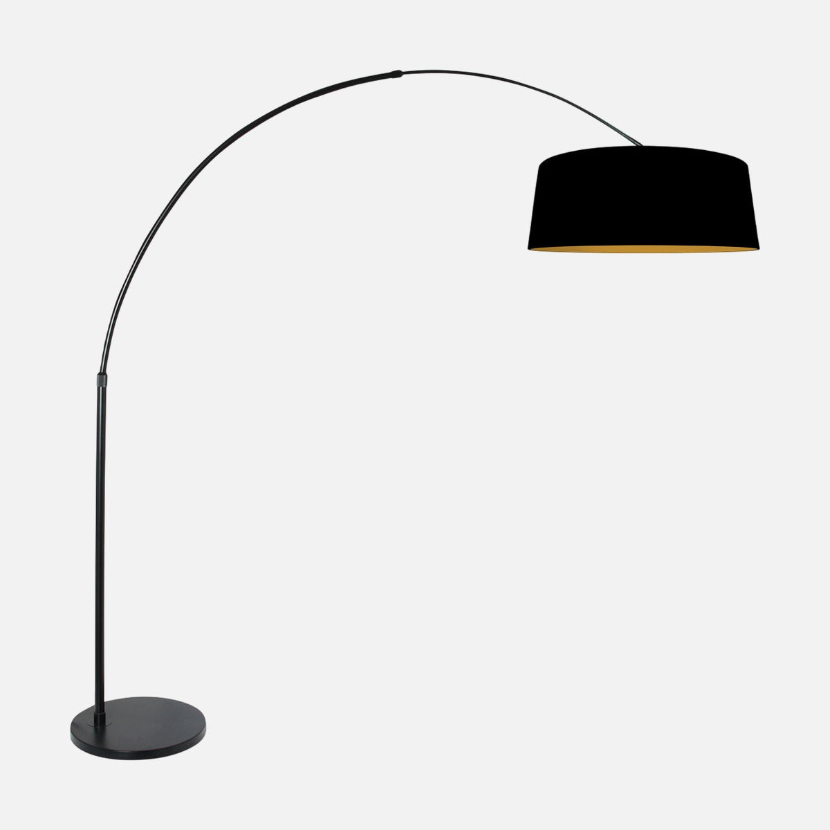 Lampadaire arc doré Arvo, abat-jour noir intérieur doré Ø 60 cm réglable – Designix.fr