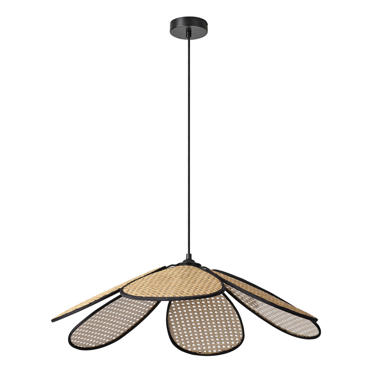 Suspension en cannage marron et beige avec cinq pétales sur fond blanc.