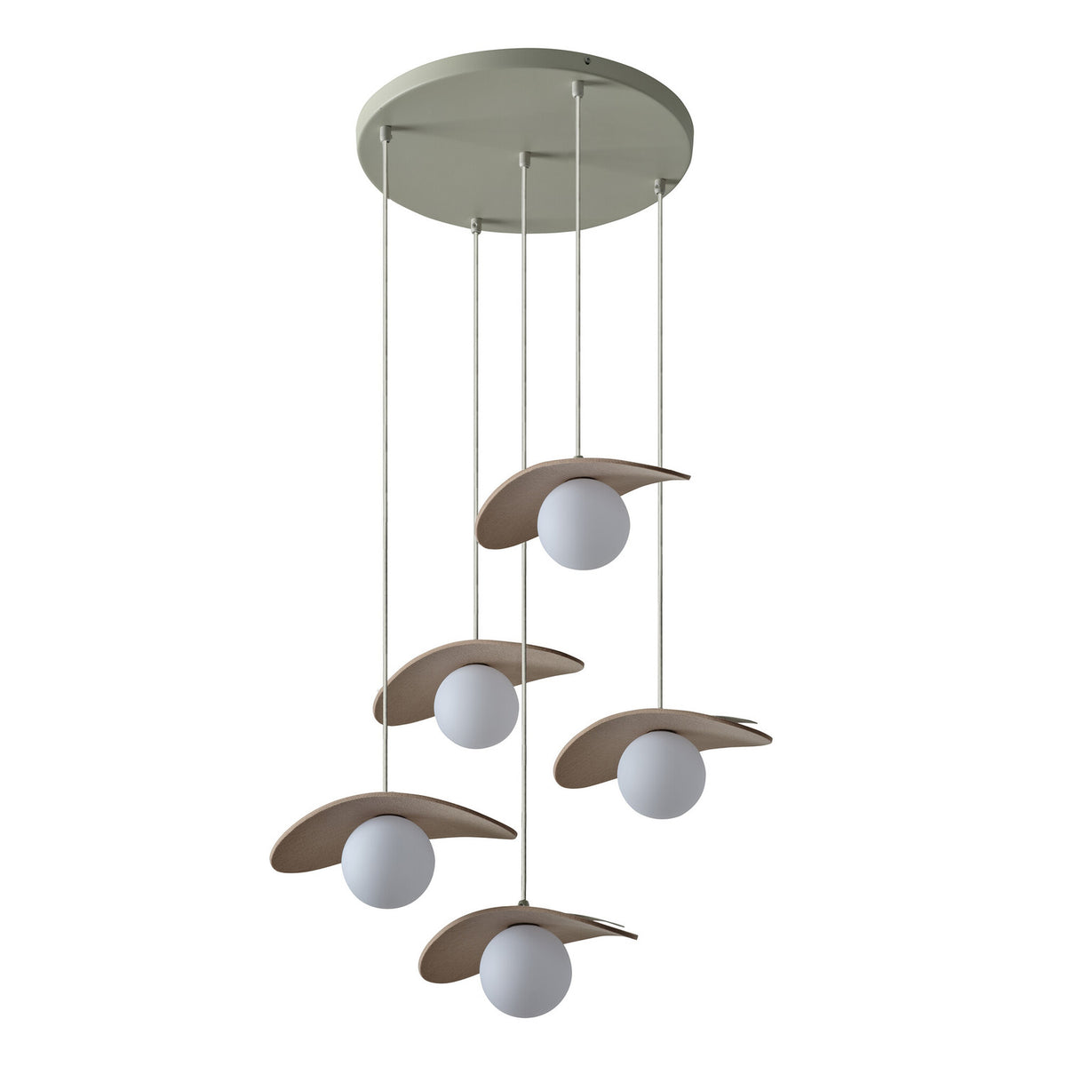 Suspension à cinq globes opalins et pétales en bois clair, vue de face.