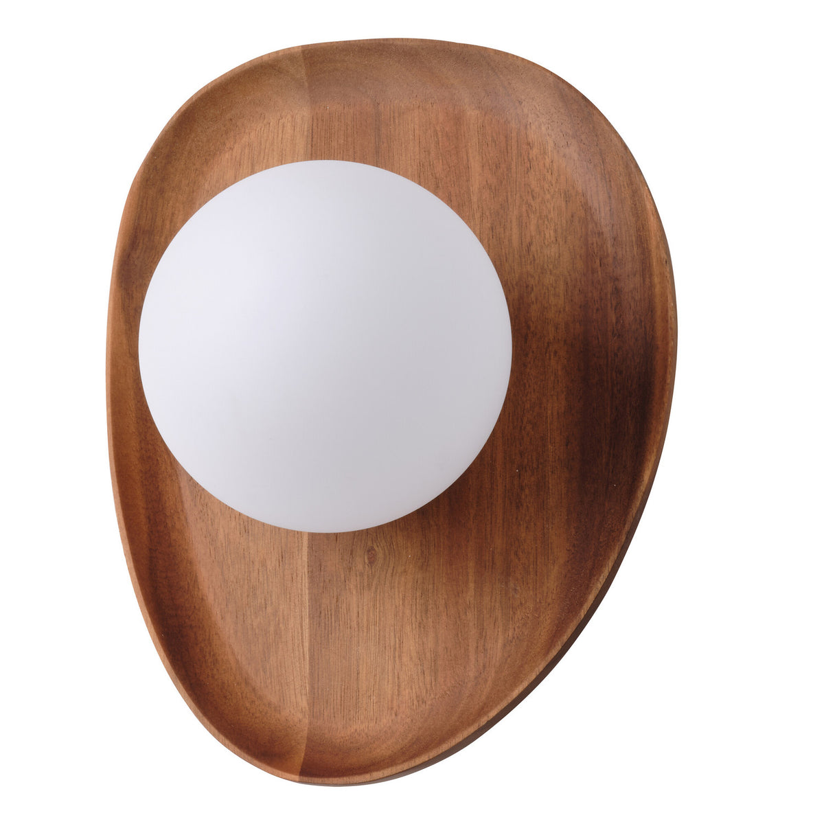 Vue de face du luminaire mural en bois avec sa sphère en verre blanc.