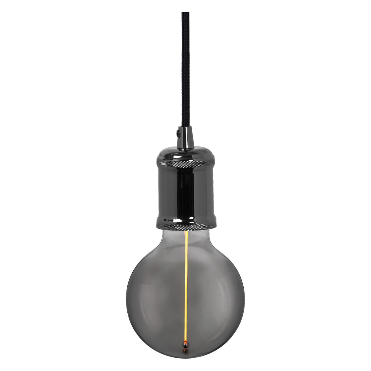 Suspension sur fond blanc avec douille cylindrique gris brillant, câble textile noir et ampoule globe fumée.