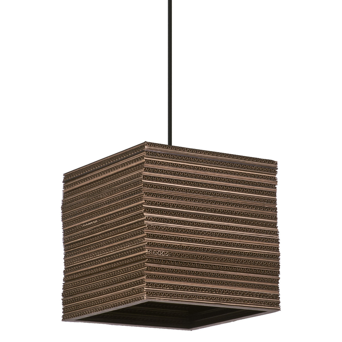 Suspension cubique en carton marron vue de face sur fond blanc