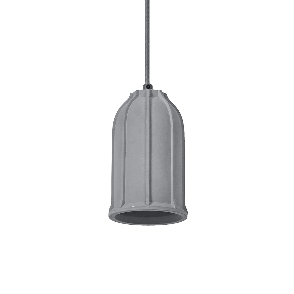 Luminaire suspendu en forme de cloche, aspect béton gris, sur fond blanc.